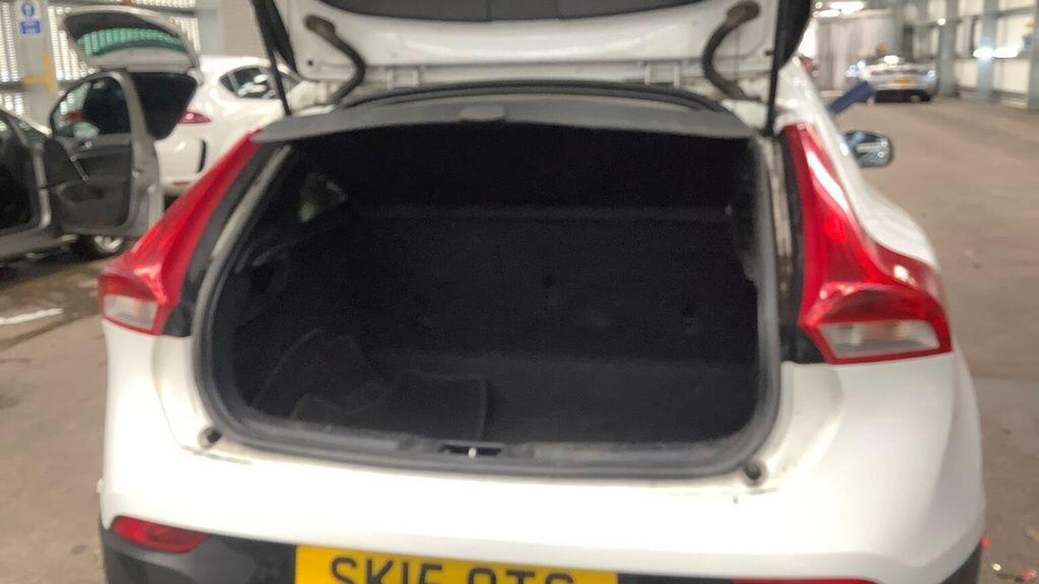 Used Volvo V40 Cross Country 2015 for sale - 76040948: Photo 10