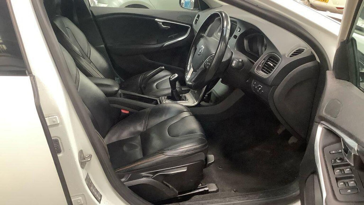 Used Volvo V40 Cross Country 2015 for sale - 76040948: Photo 13