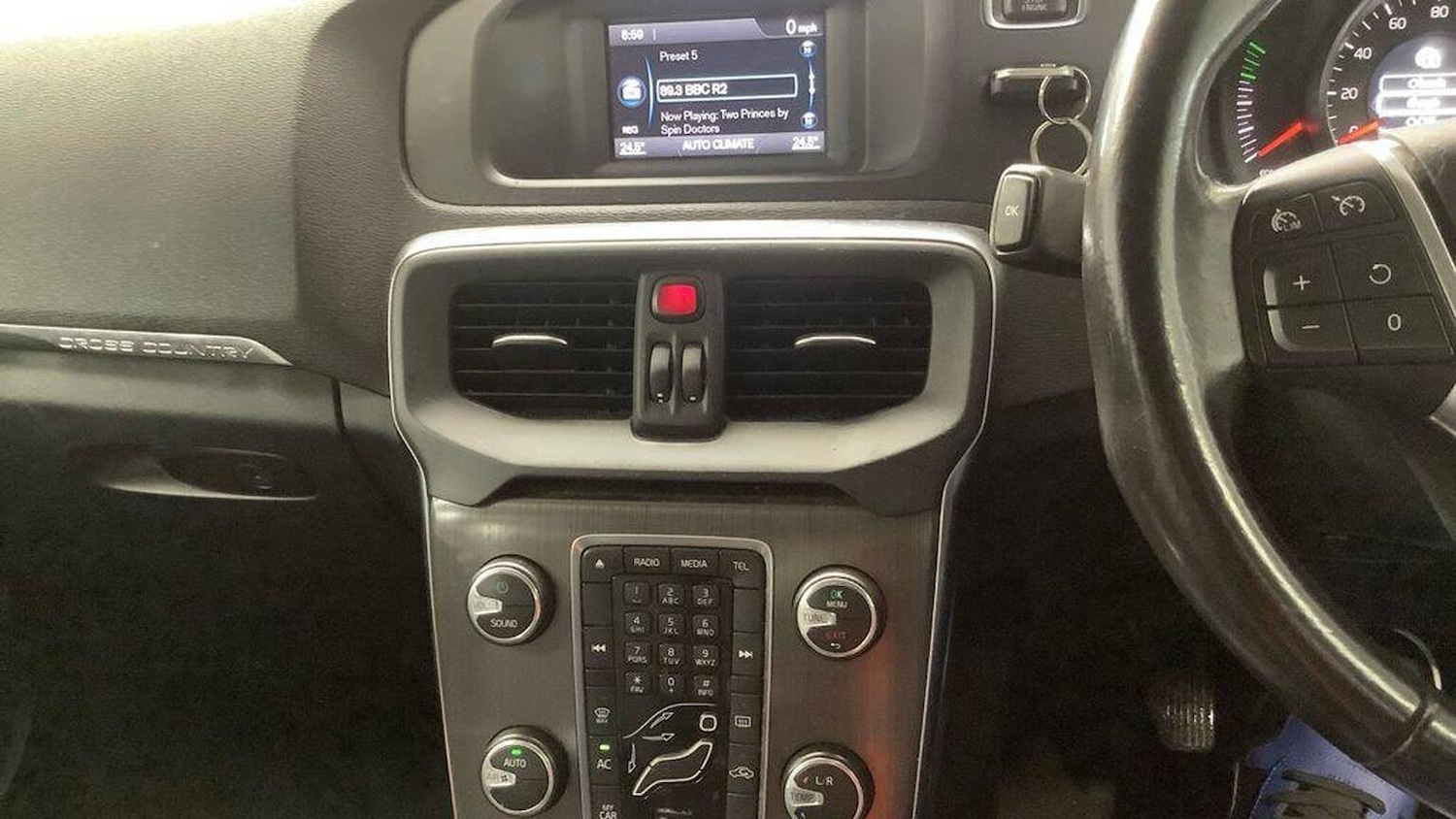 Used Volvo V40 Cross Country 2015 for sale - 76040948: Photo 16