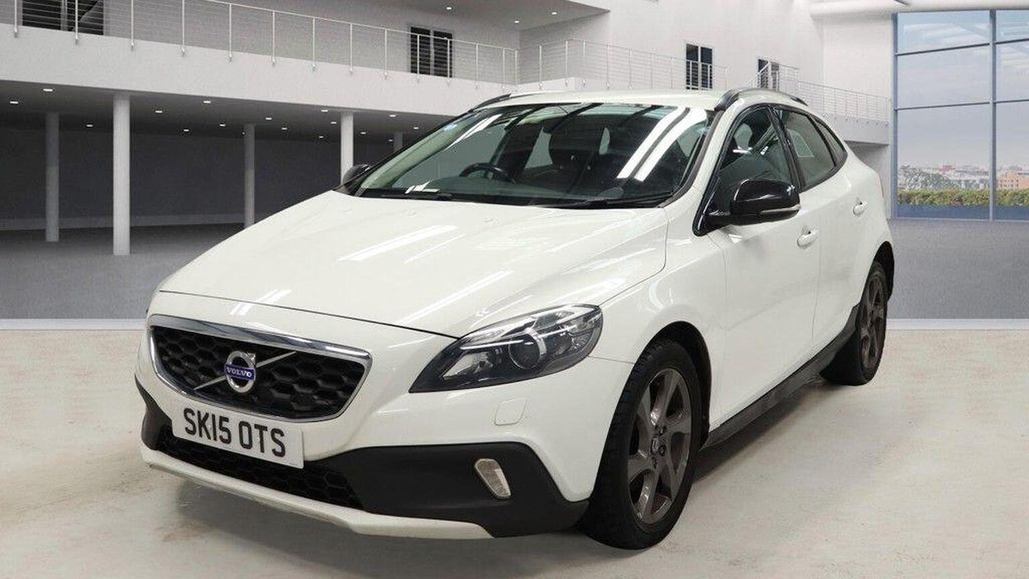 Used Volvo V40 Cross Country 2015 for sale - 76040948: Photo 2