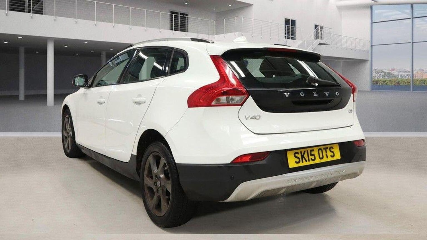 Used Volvo V40 Cross Country 2015 for sale - 76040948: Photo 4