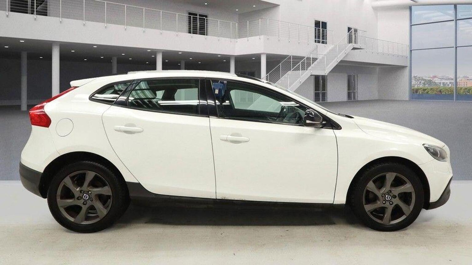 Used Volvo V40 Cross Country 2015 for sale - 76040948: Photo 7