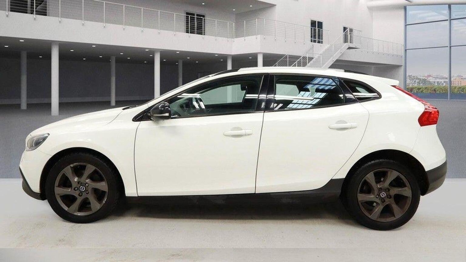 Used Volvo V40 Cross Country 2015 for sale - 76040948: Photo 8