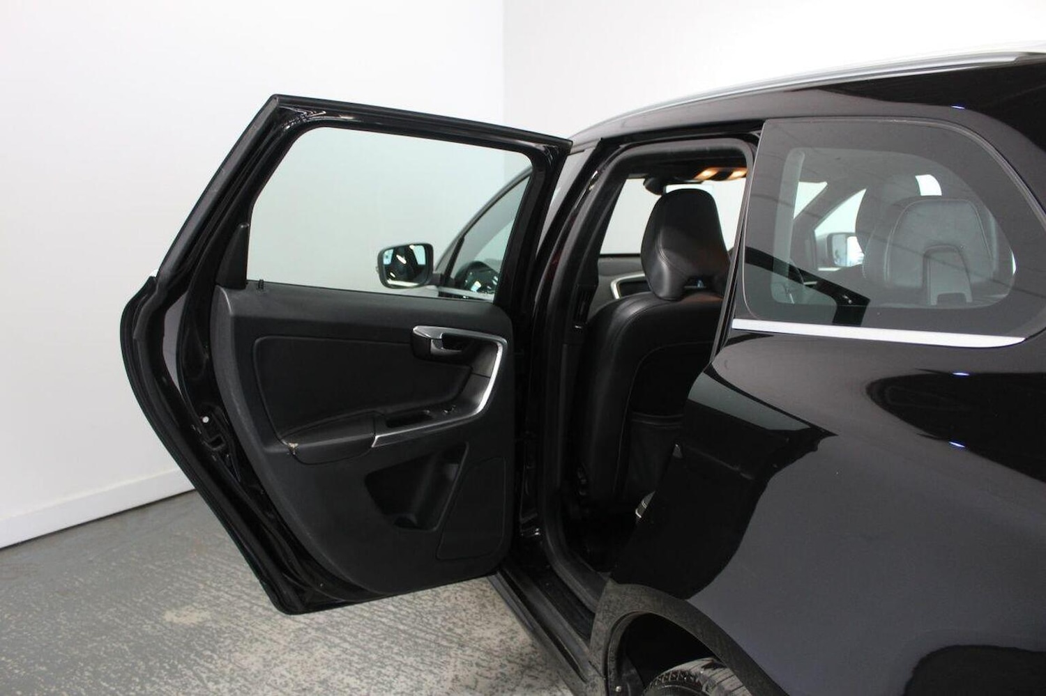 Used Volvo XC60 2015 for sale - 77937955: Photo 28