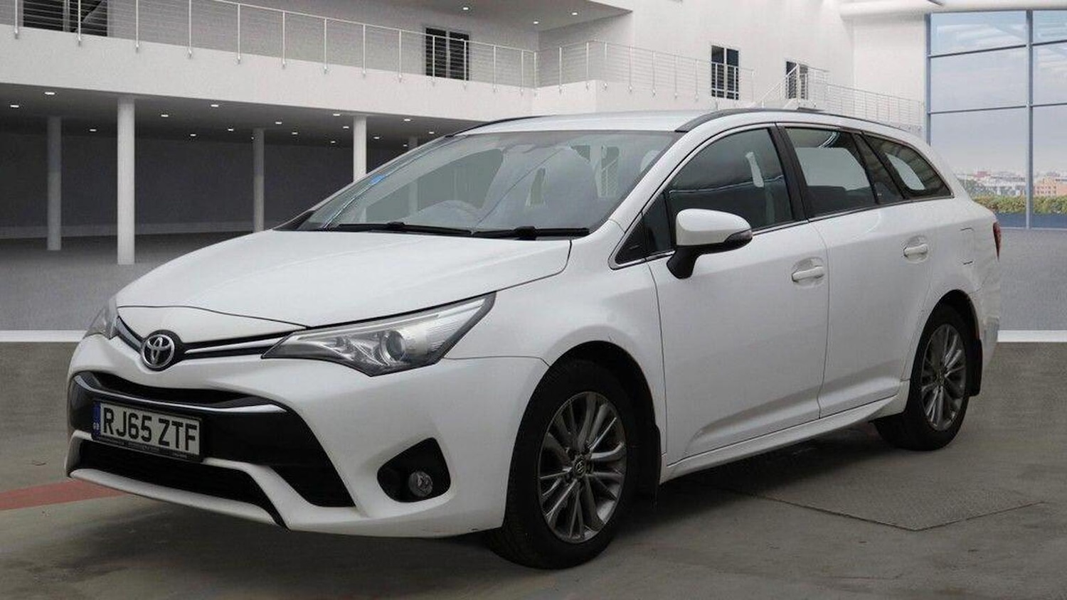 Used Toyota Avensis 2015 for sale - 77766456: Photo 2