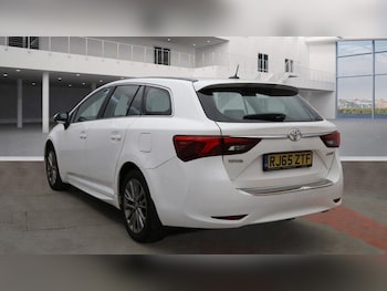 Used Toyota Avensis 2015 for sale - 77766456: Photo