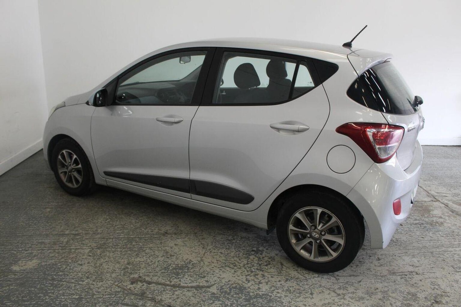 Used Hyundai i10 2014 for sale - 77937936: Photo 10