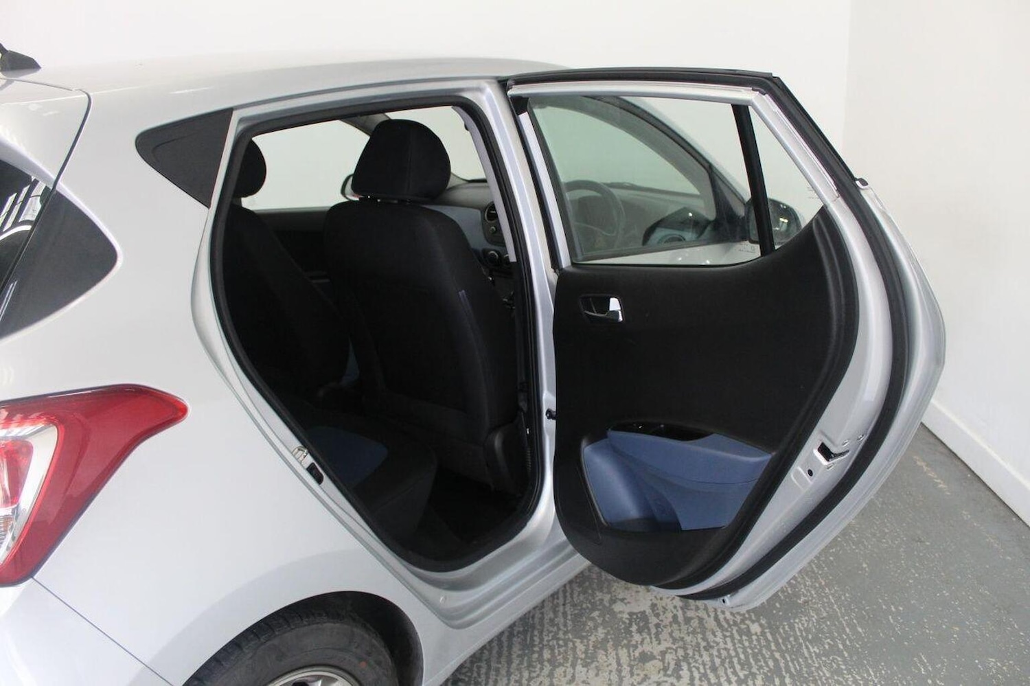 Used Hyundai i10 2014 for sale - 77937936: Photo 24