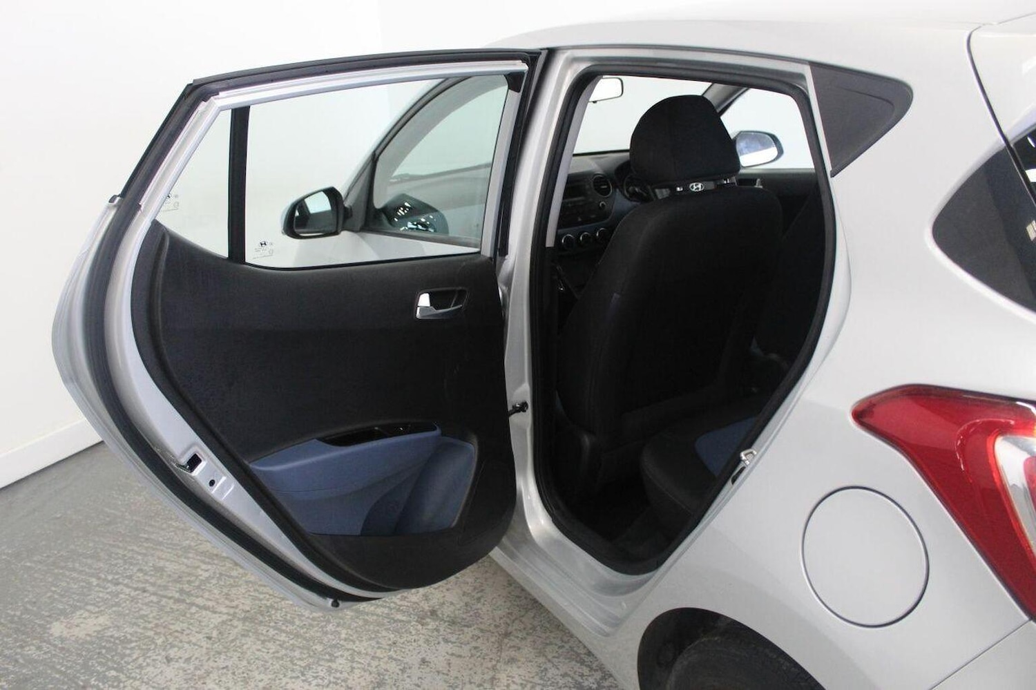 Used Hyundai i10 2014 for sale - 77937936: Photo 25