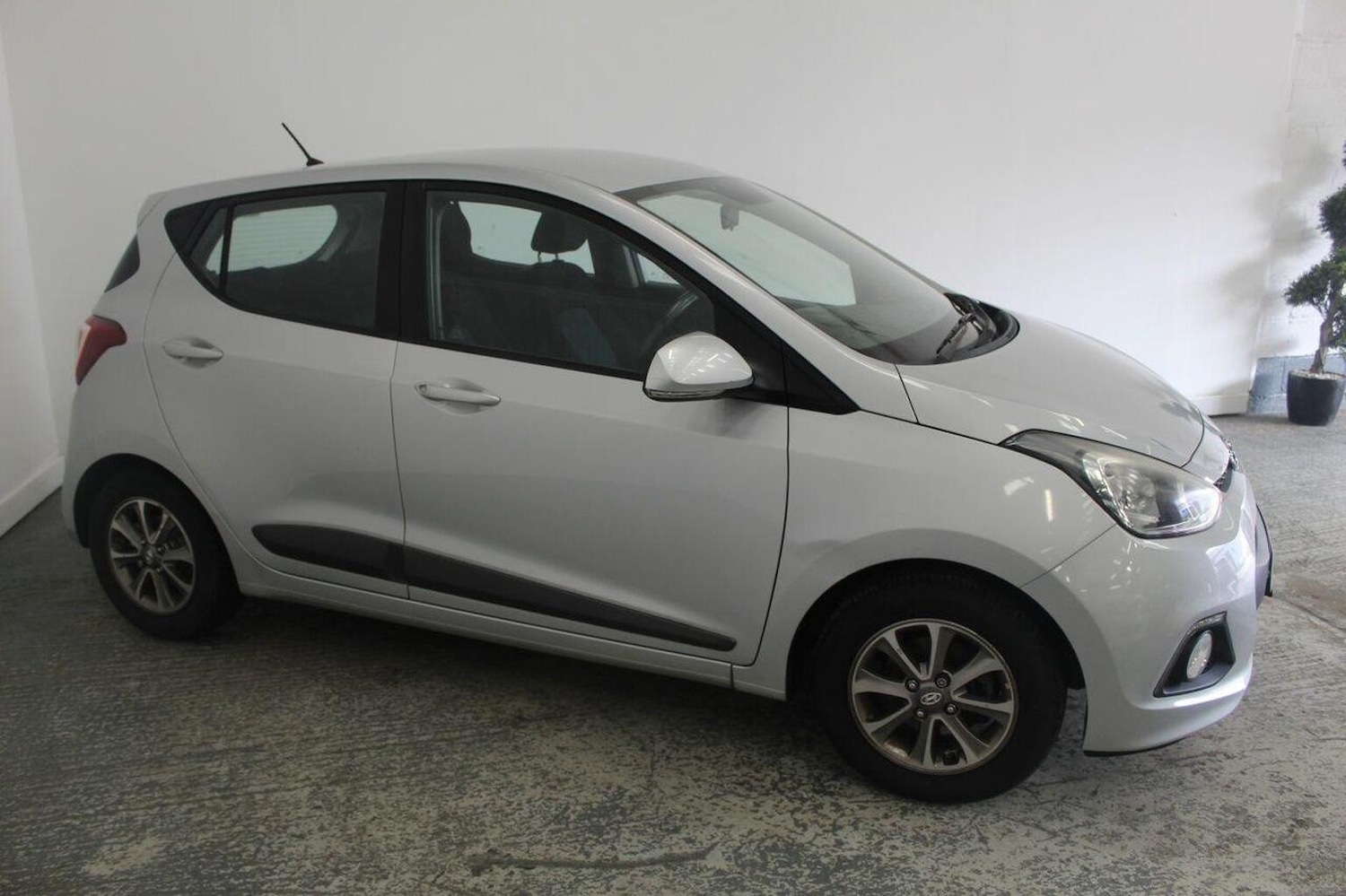 Used Hyundai i10 2014 for sale - 77937936: Photo 4