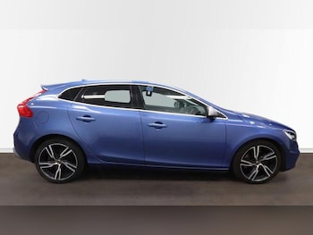 Used Volvo V40 2019 for sale - 79251734: Photo