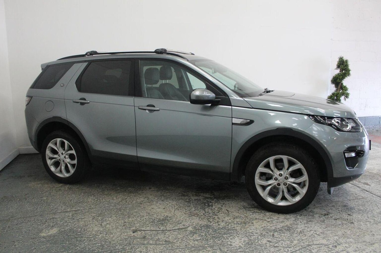 Used Land Rover Discovery Sport 2015 for sale - 77213408: Photo 4