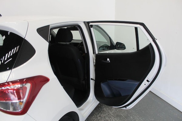 Used Hyundai i10 2014 for sale - 75746705: Photo 24