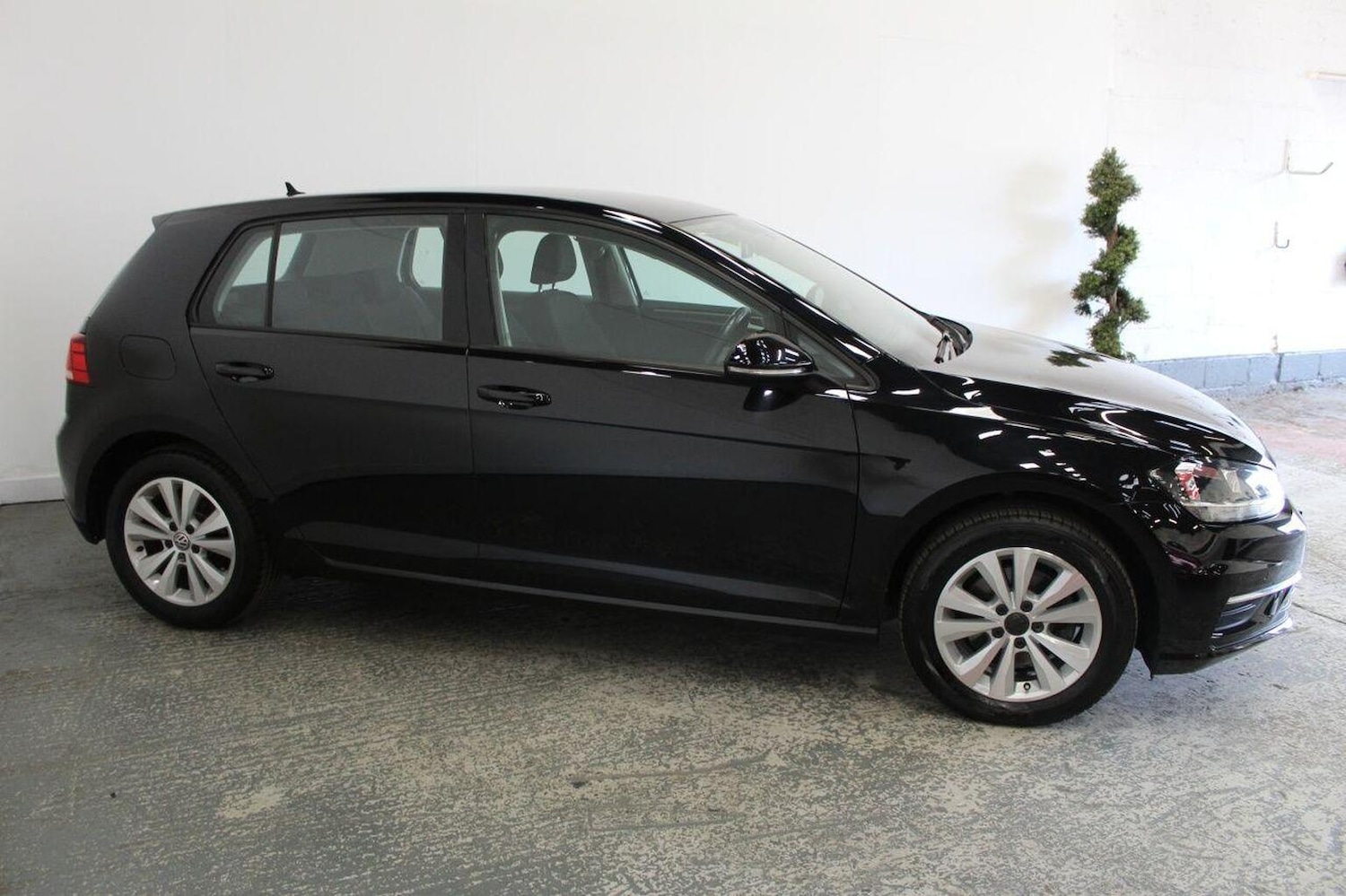 Used Volkswagen Golf 2017 for sale - 76793851: Photo 4