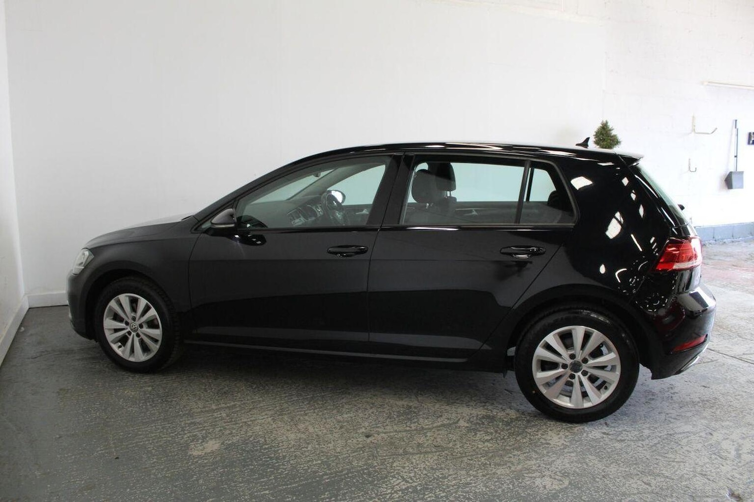 Used Volkswagen Golf 2017 for sale - 76793851: Photo 7