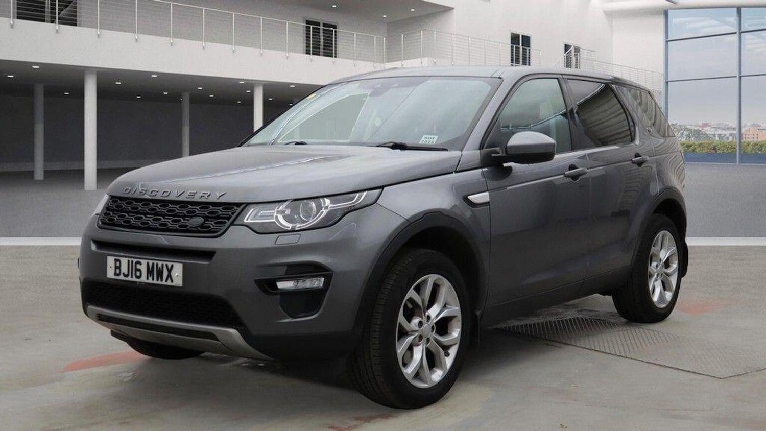 Used Land Rover Discovery Sport 2016 for sale - 76149269: Photo 2
