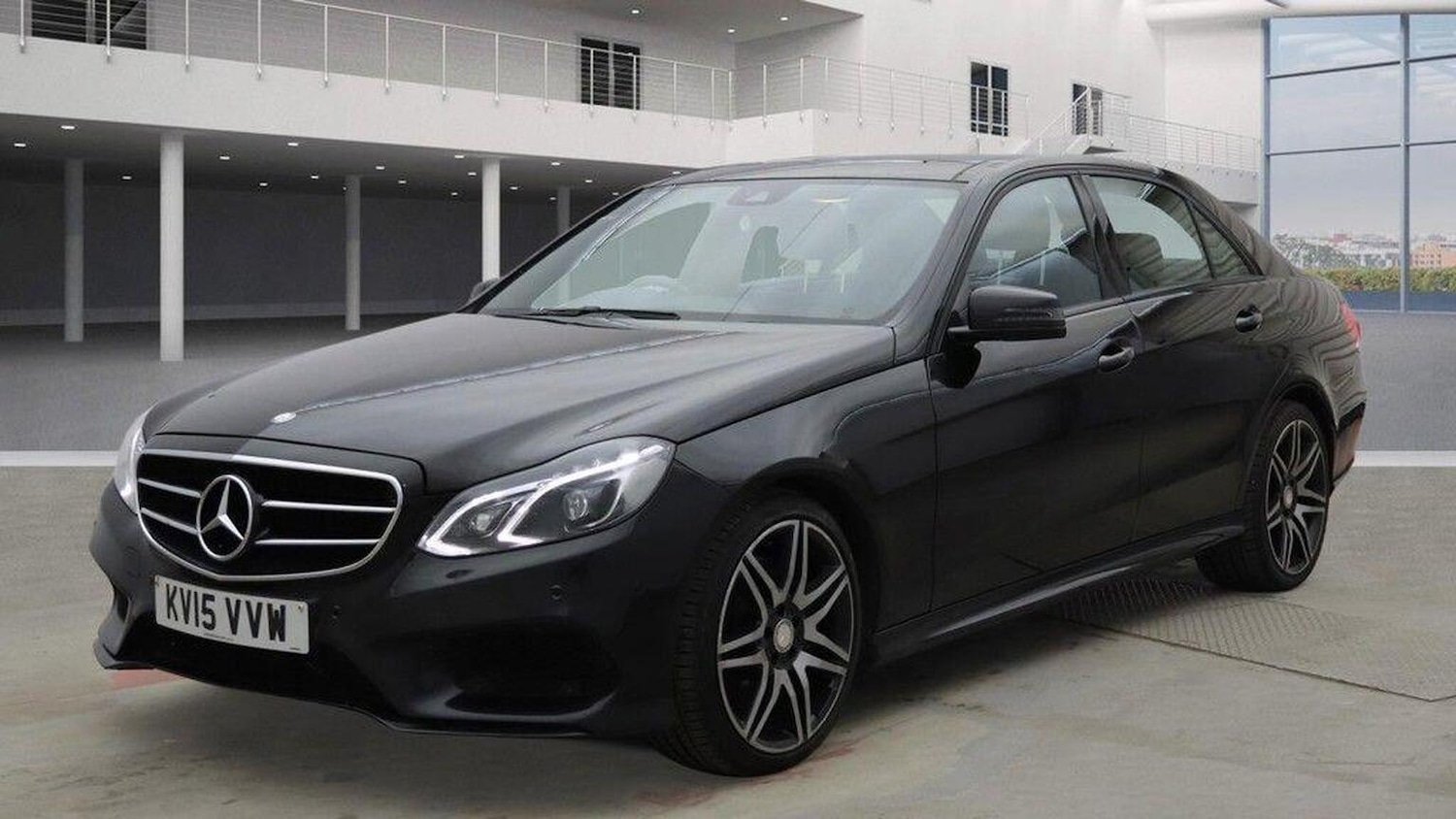 Used Mercedes-Benz E Class 2015 for sale - 77649528: Photo 2
