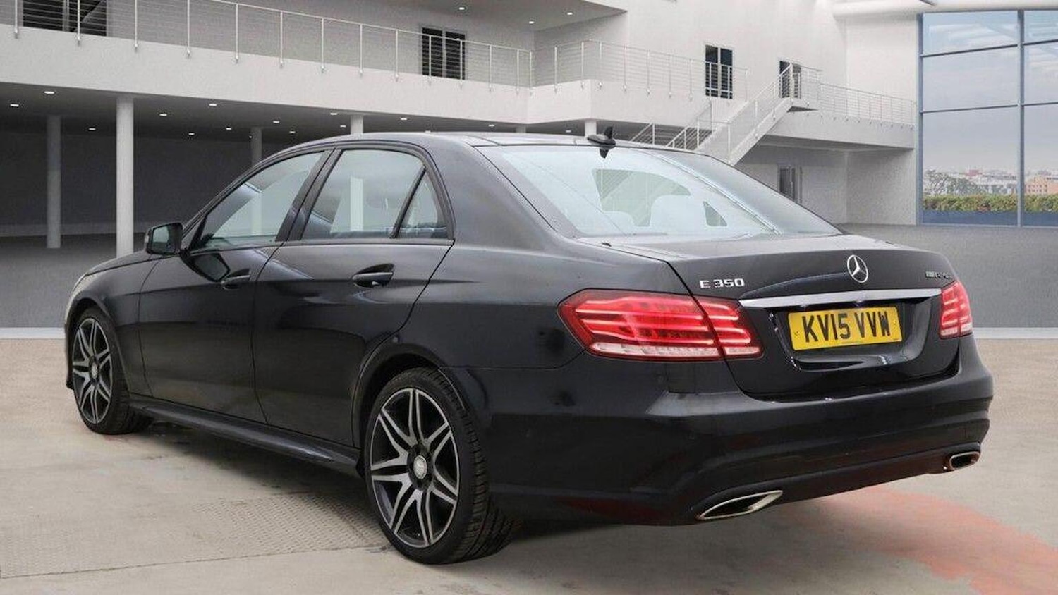 Used Mercedes-Benz E Class 2015 for sale - 77649528: Photo 4