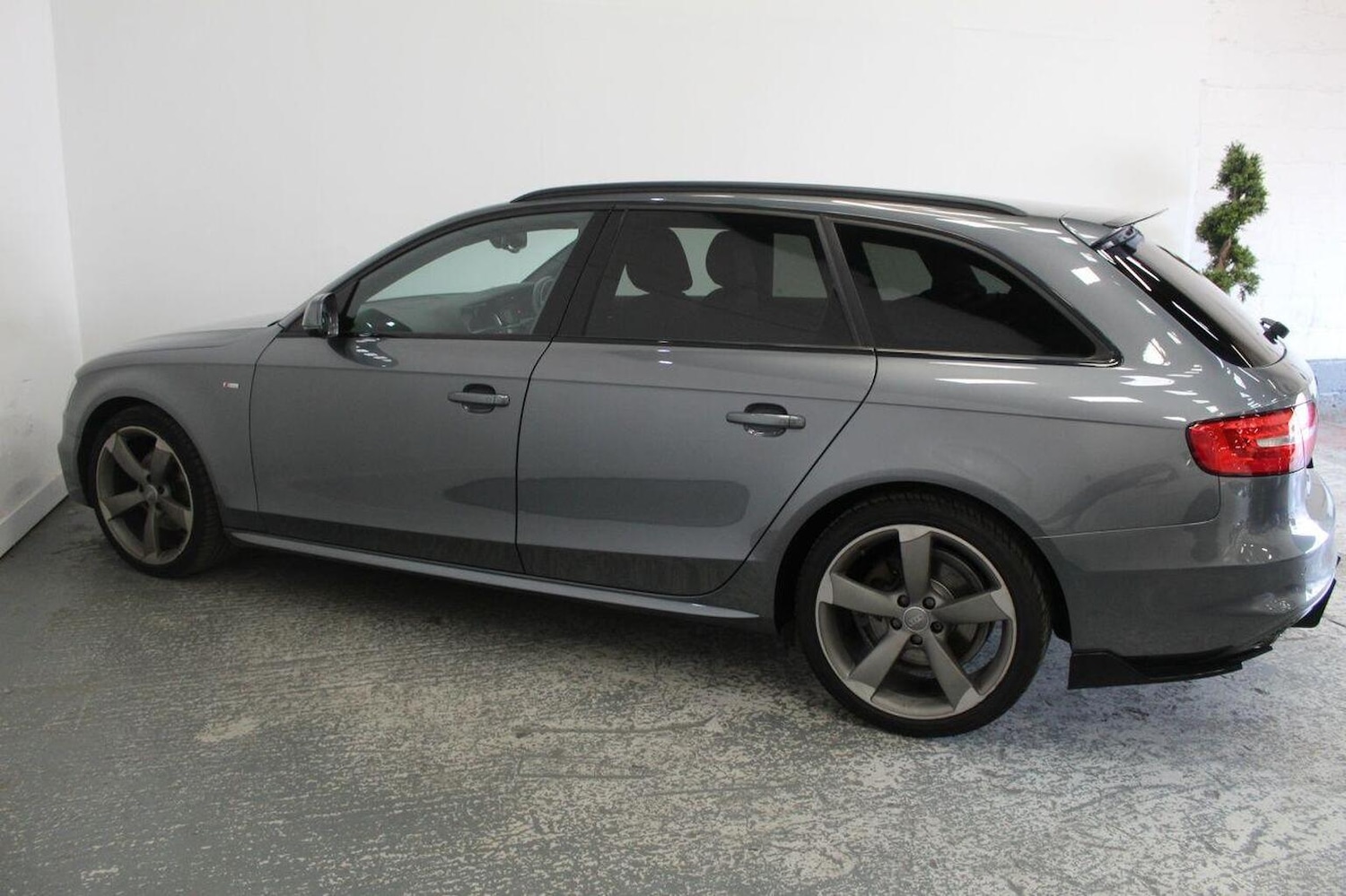 Used Audi A4 Avant 2015 for sale - 76231640: Photo 10