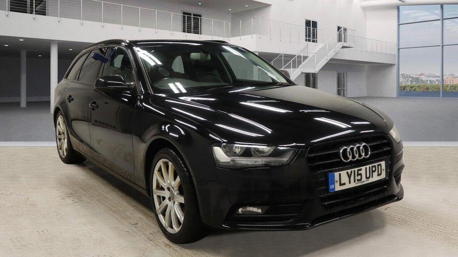 Used Audi A4 Avant 2015 for sale - 76935317: Photo 1