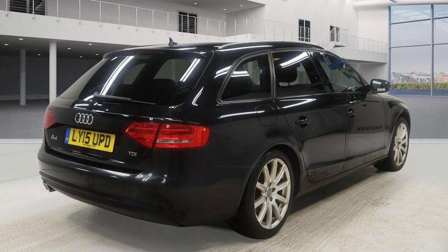 Used Audi A4 Avant 2015 for sale - 76935317: Photo 5