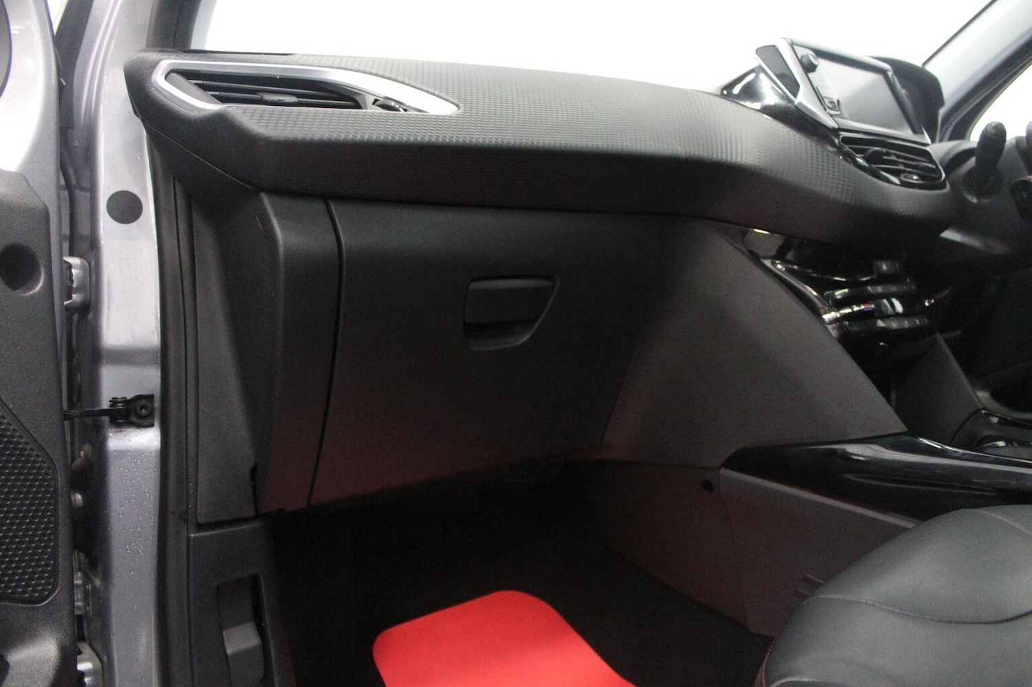 Used Peugeot 2008 2017 for sale - 77937834: Photo 32