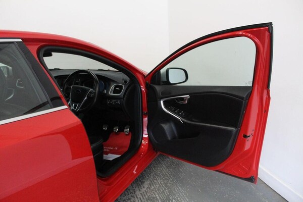Used Volvo V40 2016 for sale - 75529852: Photo 23