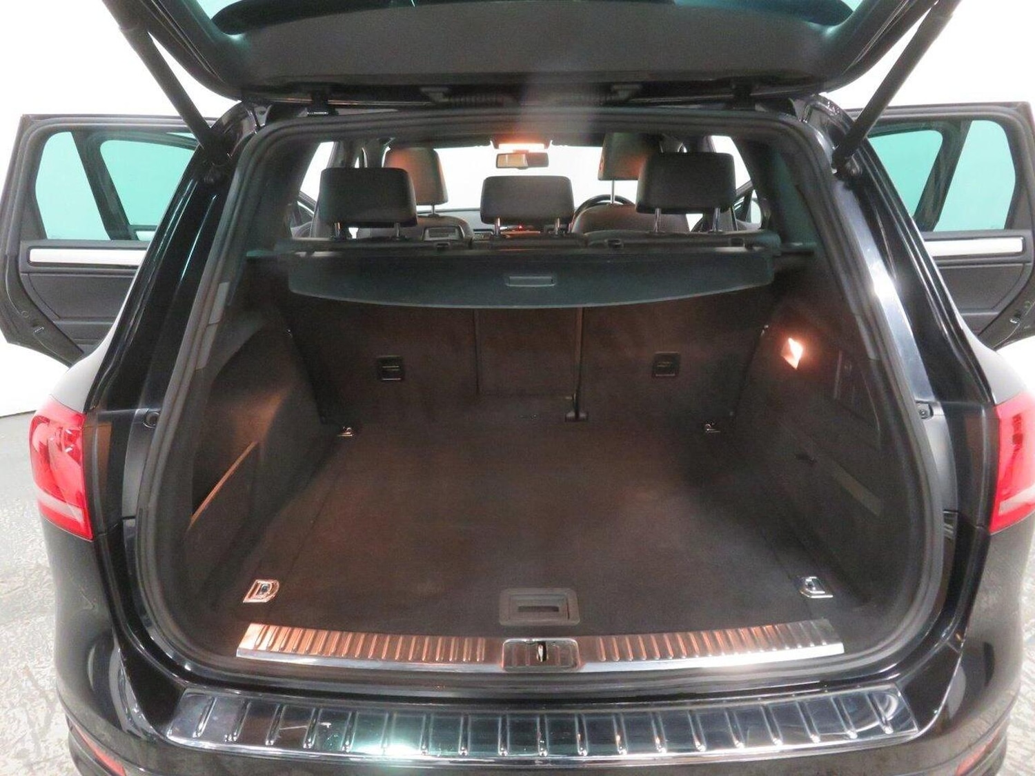 Used Volkswagen Touareg 2014 for sale - 76924407: Photo 27