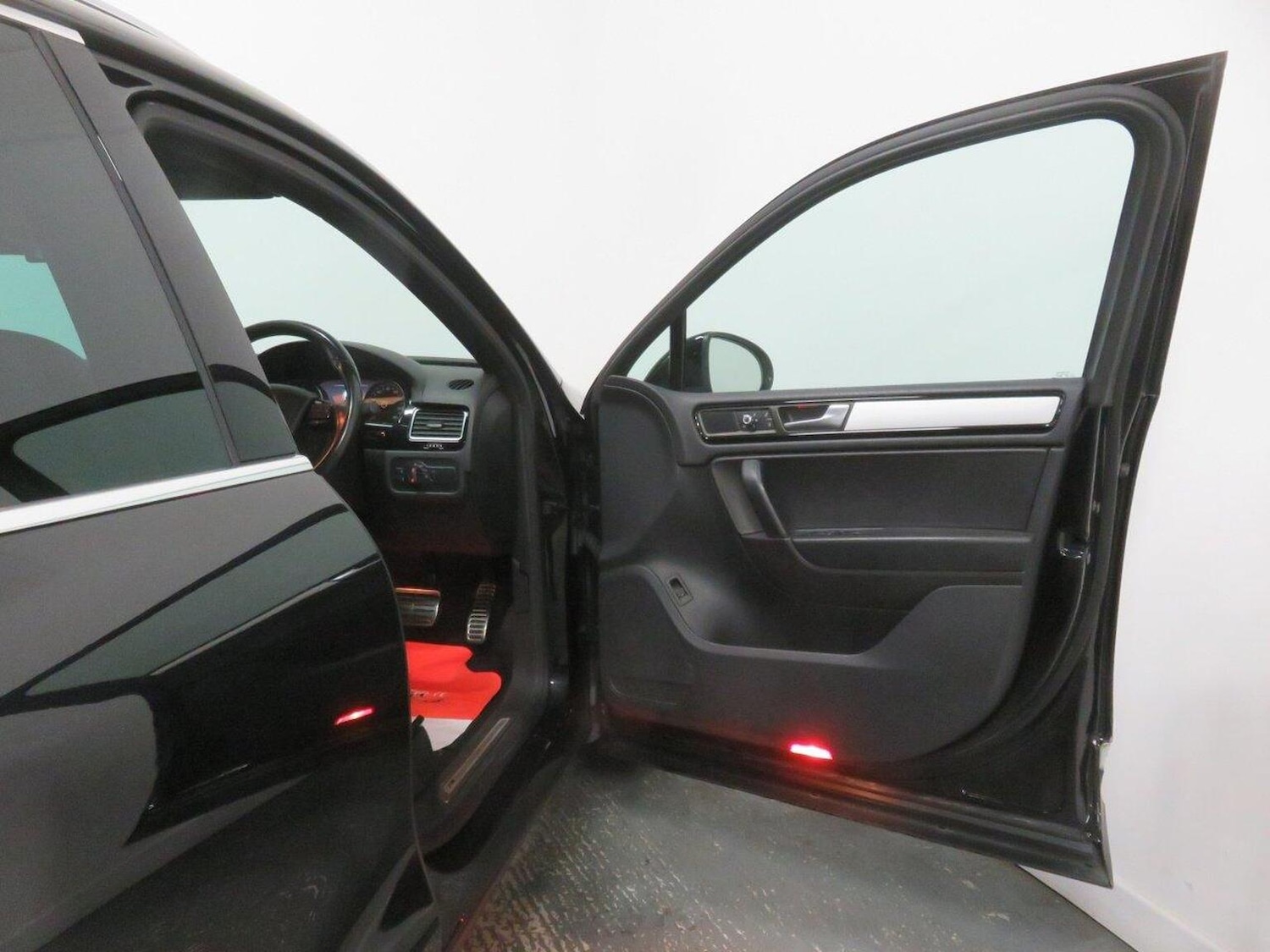 Used Volkswagen Touareg 2014 for sale - 76924407: Photo 29