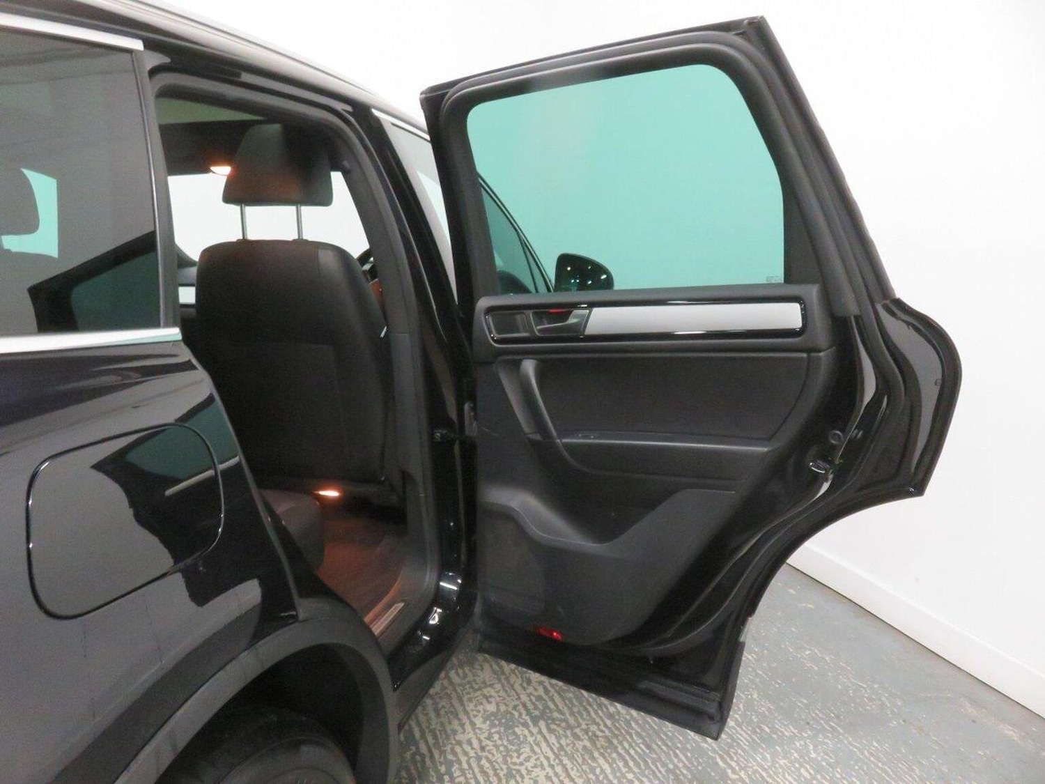 Used Volkswagen Touareg 2014 for sale - 76924407: Photo 30