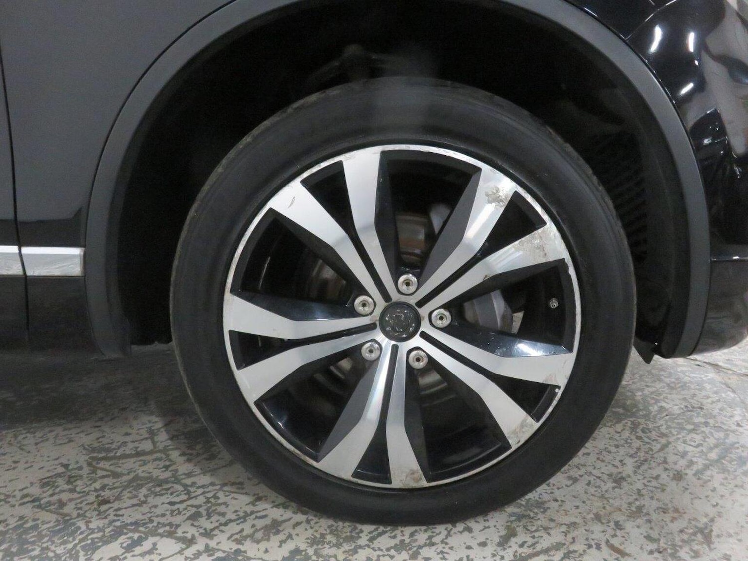 Used Volkswagen Touareg 2014 for sale - 76924407: Photo 61