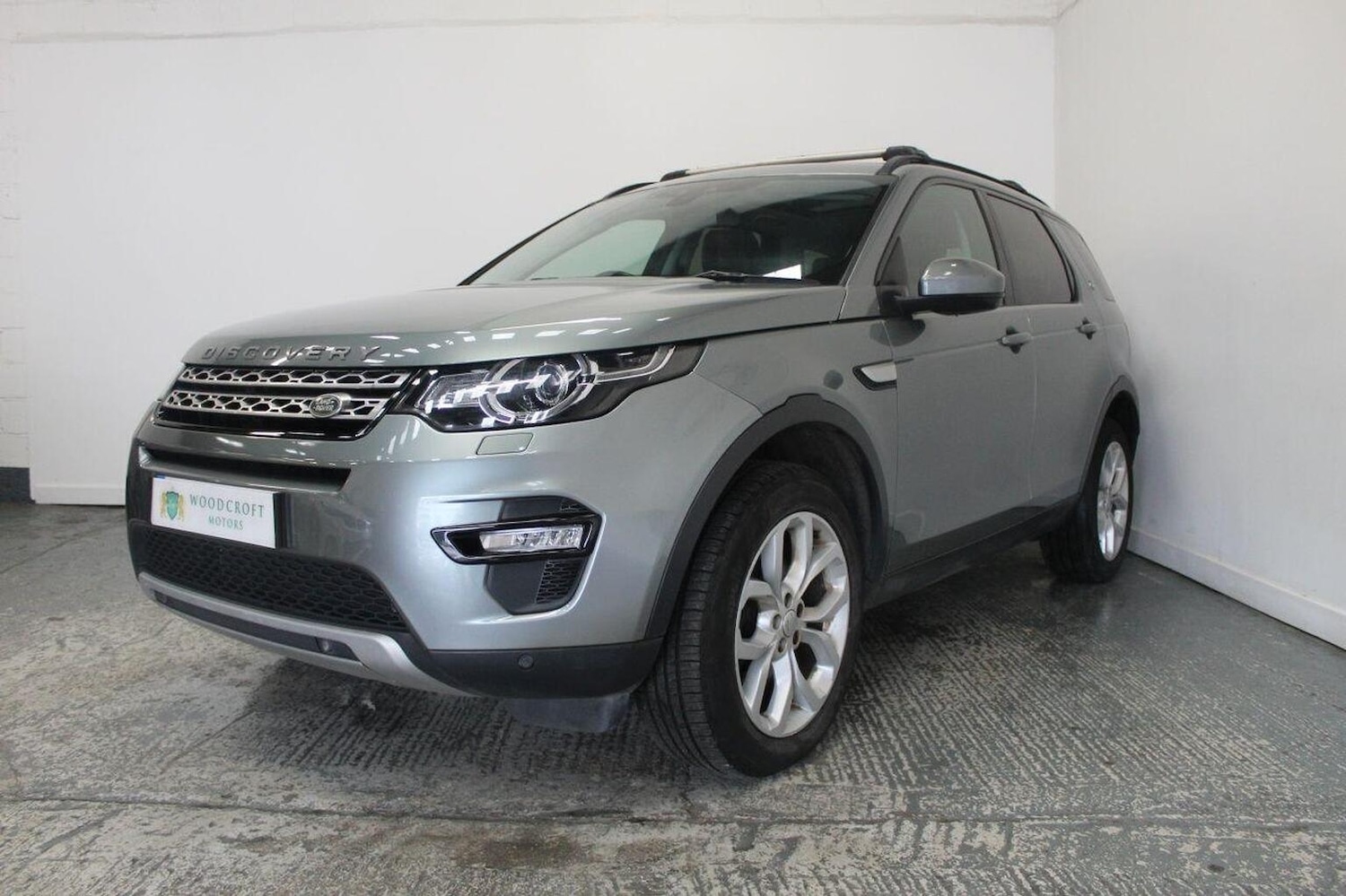 Used Land Rover Discovery Sport 2015 for sale - 77027918: Photo 2