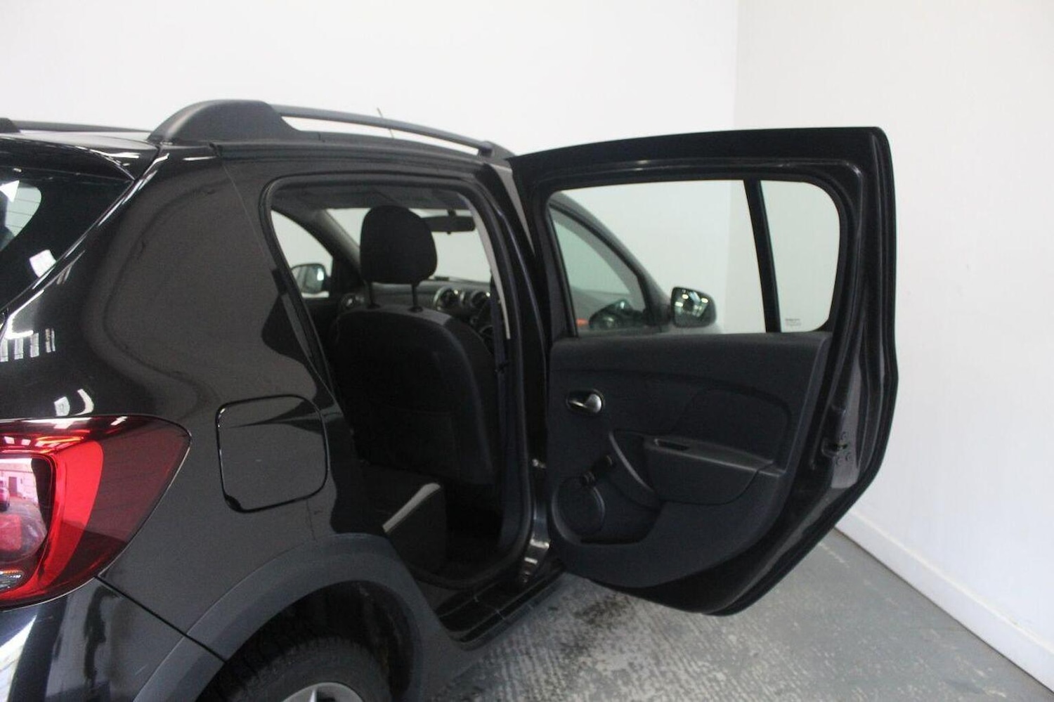 Used Dacia Sandero Stepway 2019 for sale - 76830344: Photo 24