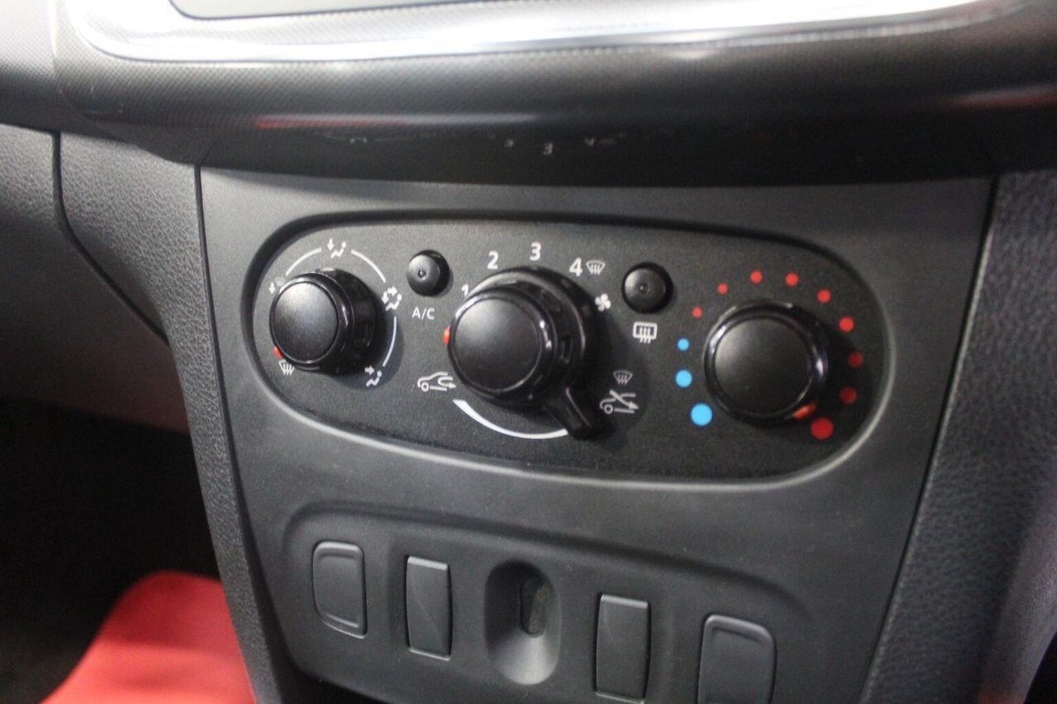 Used Dacia Sandero Stepway 2019 for sale - 76830344: Photo 36