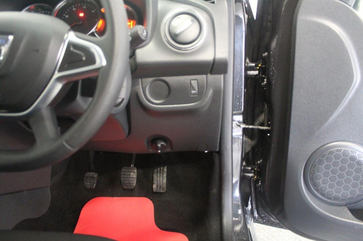 Used Dacia Sandero Stepway 2019 for sale - 76830344: Photo 41