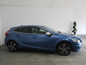 Used Volvo V40 2019 for sale - 79558231: Photo