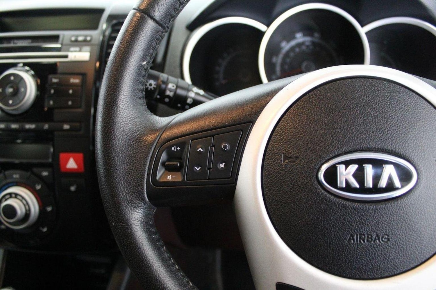 Used Kia Venga 2011 for sale - 76793678: Photo 44