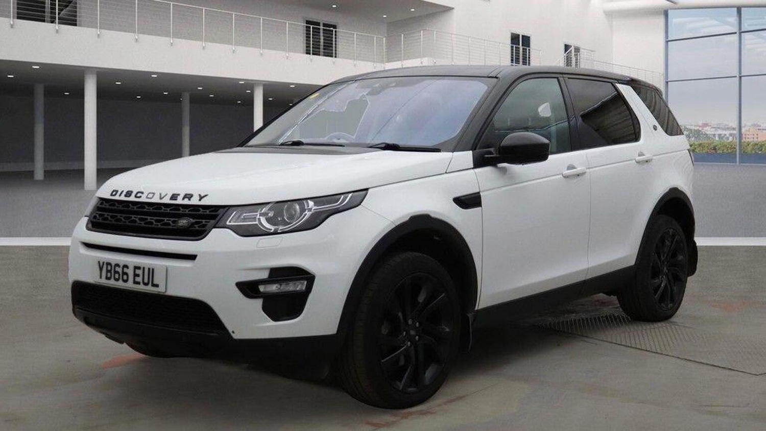 Used Land Rover Discovery Sport 2017 for sale - 76142550: Photo 2