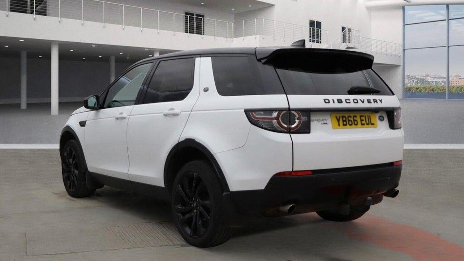 Used Land Rover Discovery Sport 2017 for sale - 76142550: Photo 4