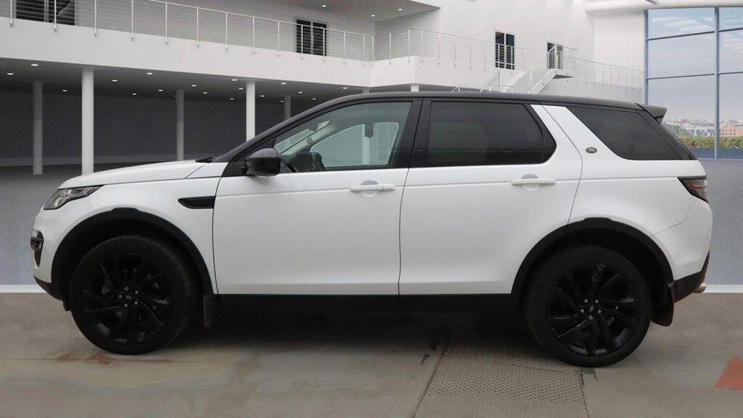 Used Land Rover Discovery Sport 2017 for sale - 76142550: Photo 8
