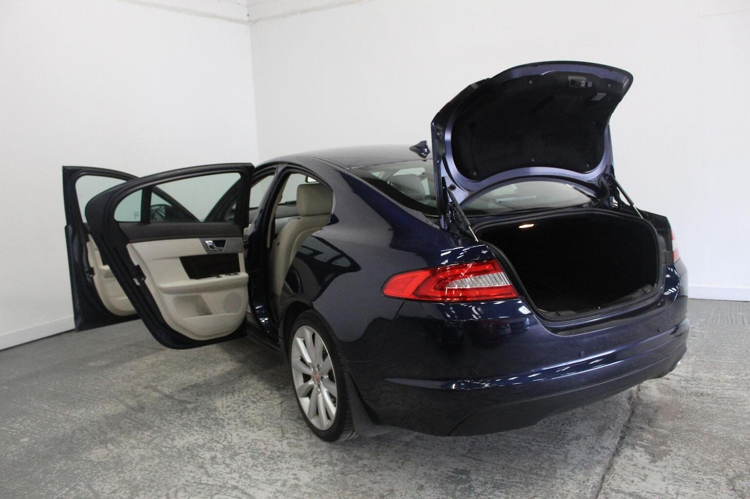 Used Jaguar XF 2015 for sale - 78213547: Photo 20