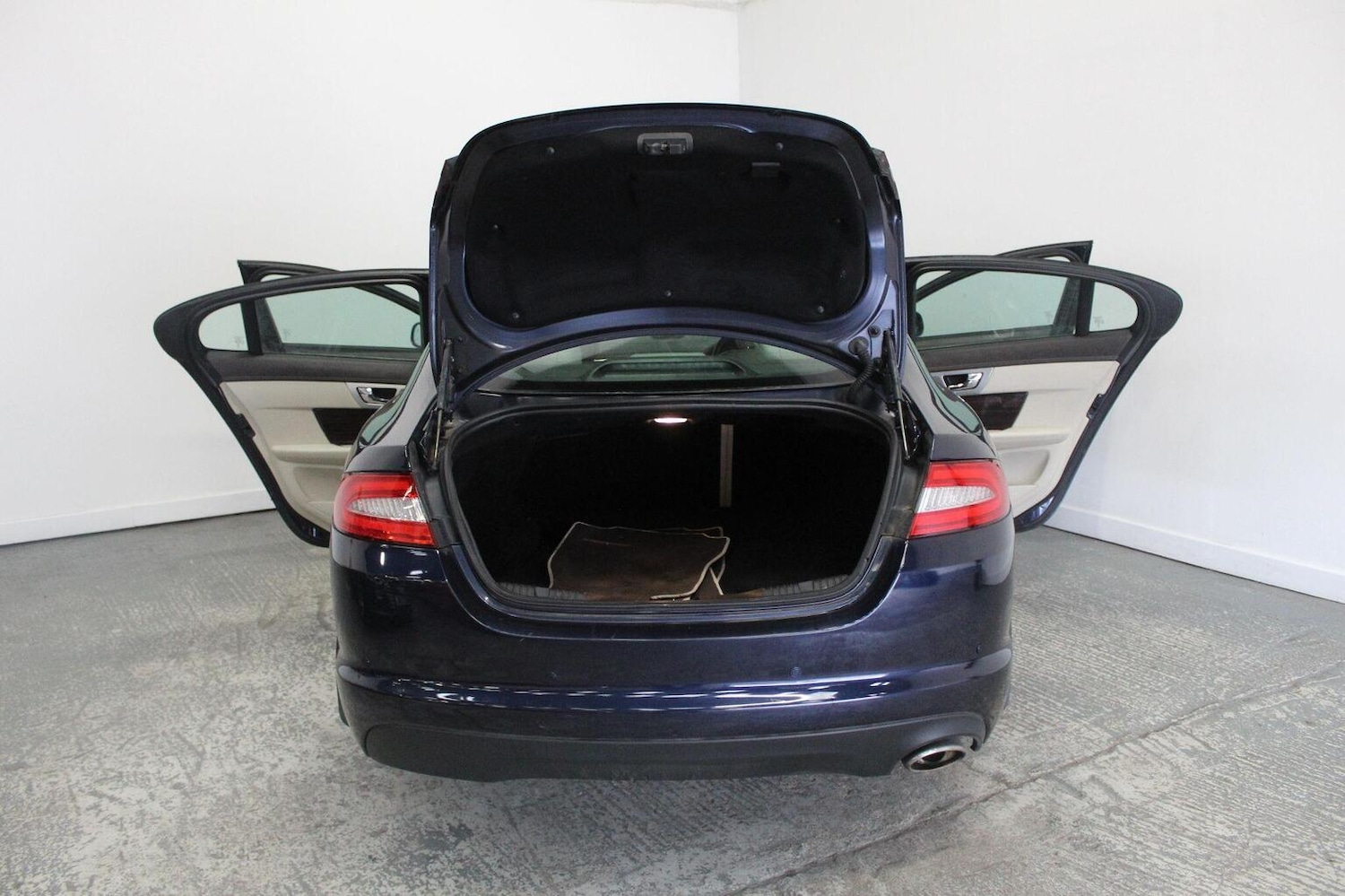 Used Jaguar XF 2015 for sale - 78213547: Photo 21