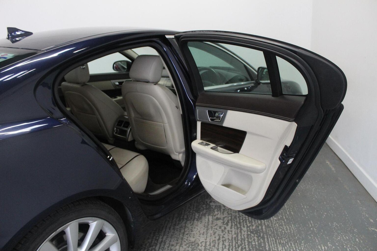 Used Jaguar XF 2015 for sale - 78213547: Photo 24