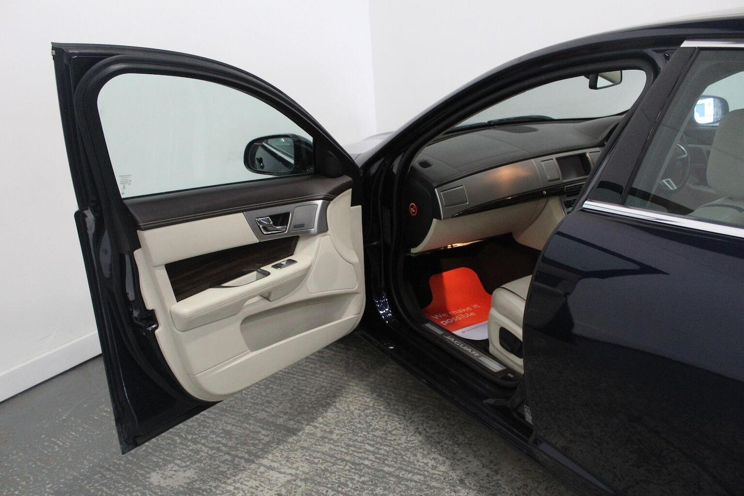 Used Jaguar XF 2015 for sale - 78213547: Photo 25