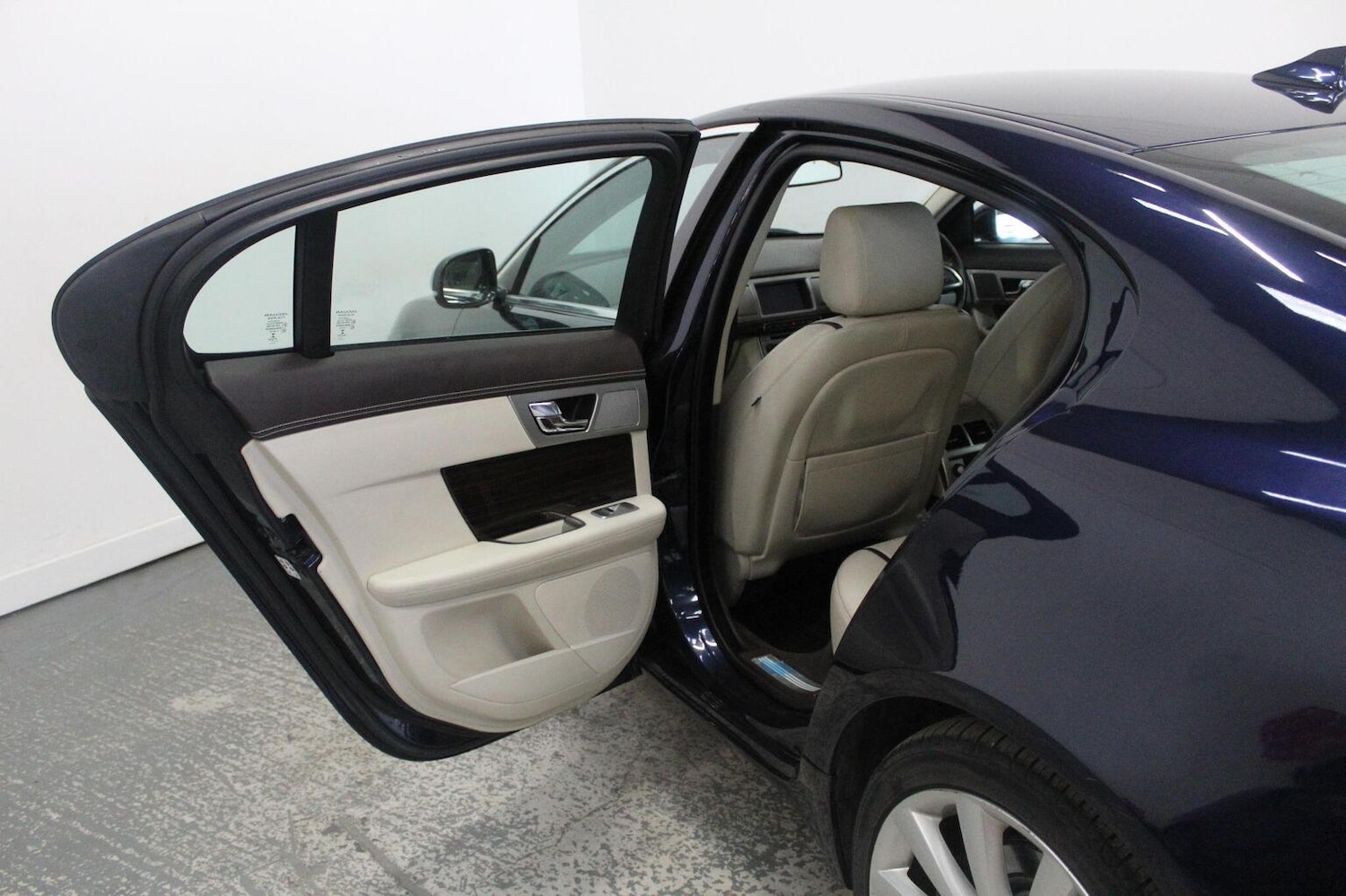 Used Jaguar XF 2015 for sale - 78213547: Photo 26