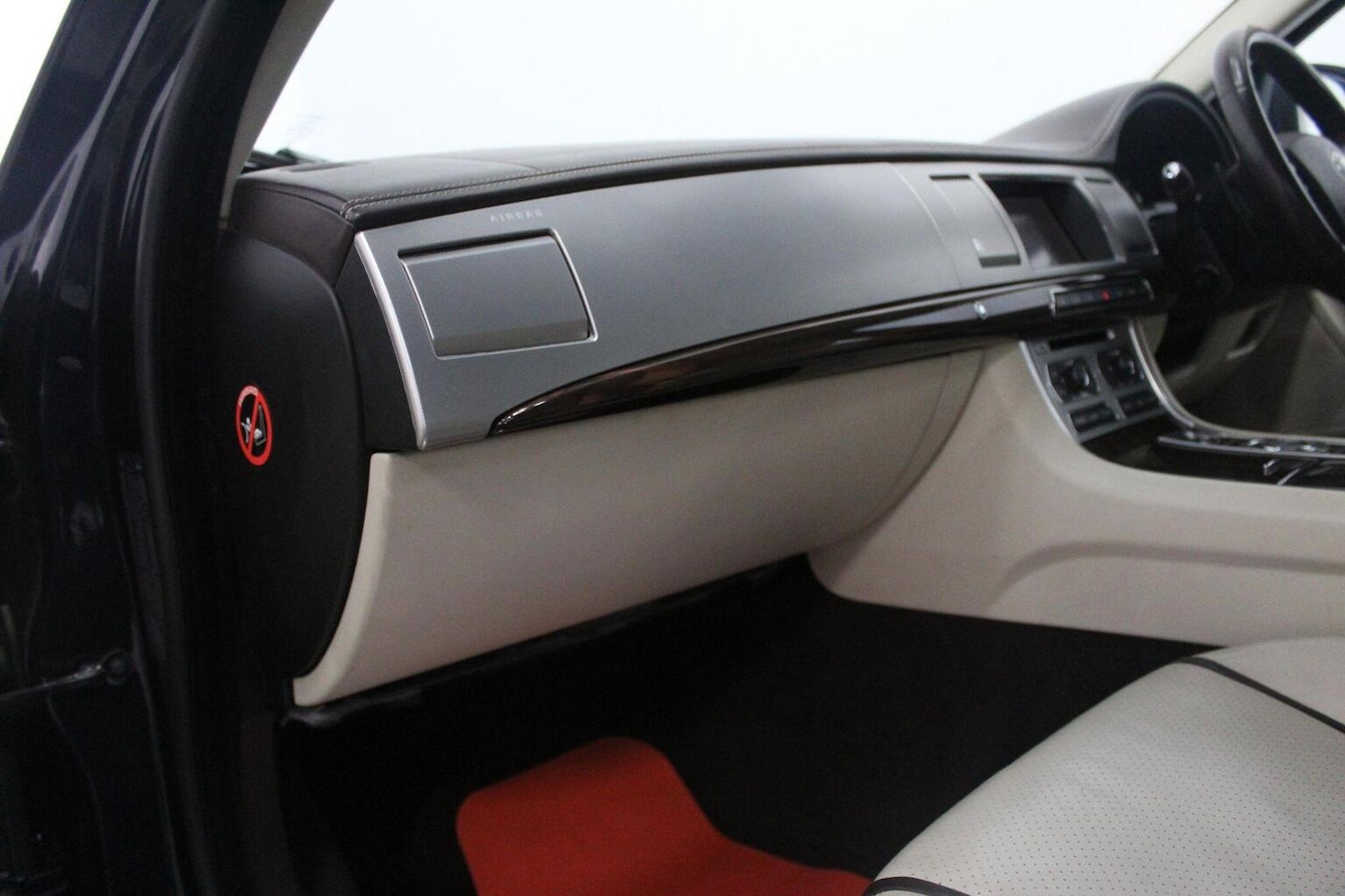 Used Jaguar XF 2015 for sale - 78213547: Photo 29