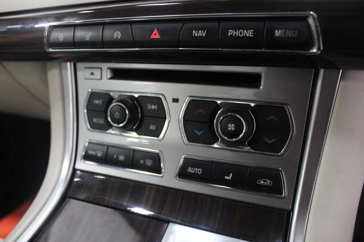 Used Jaguar XF 2015 for sale - 78213547: Photo 37