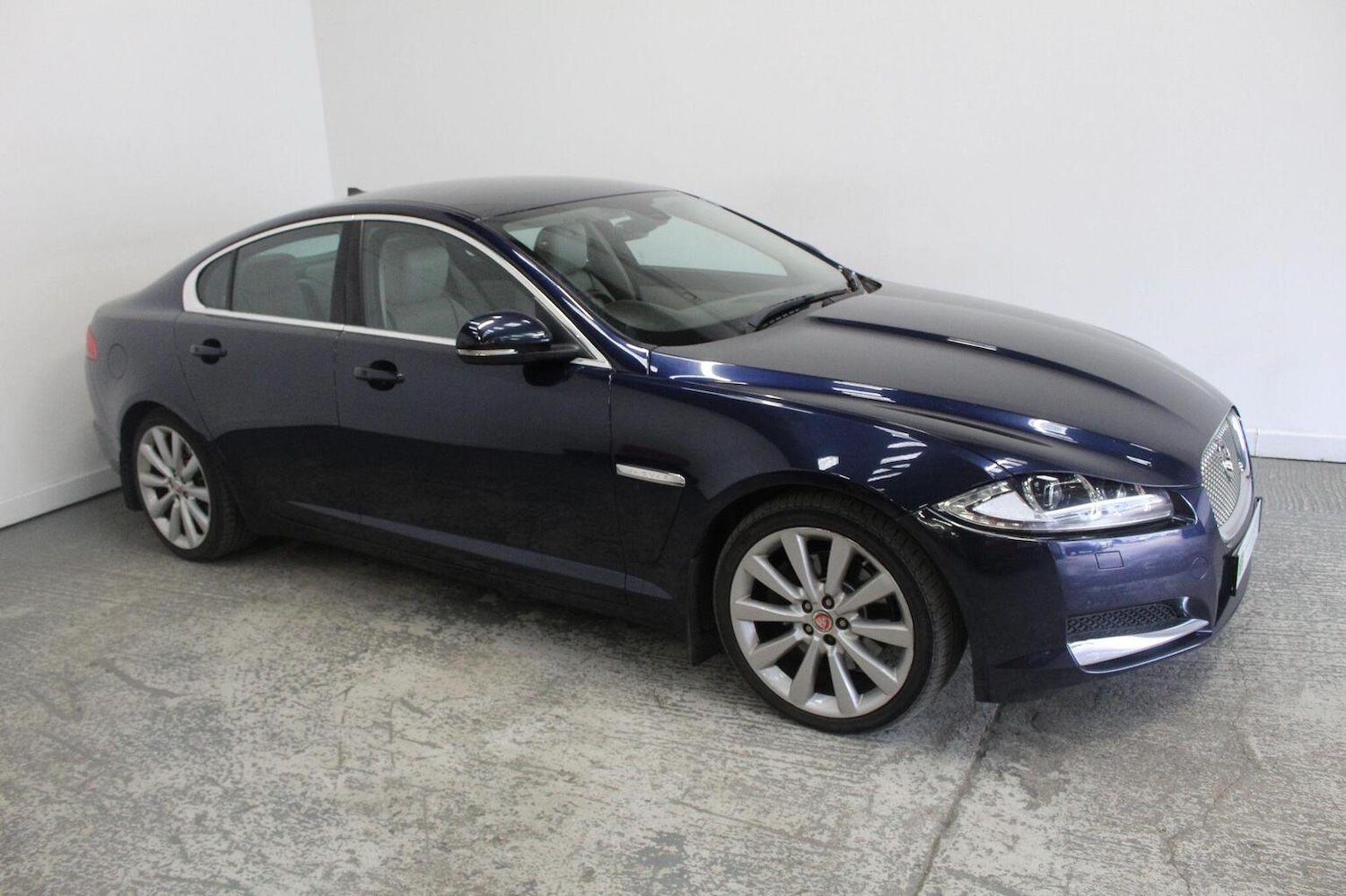 Used Jaguar XF 2015 for sale - 78213547: Photo 4
