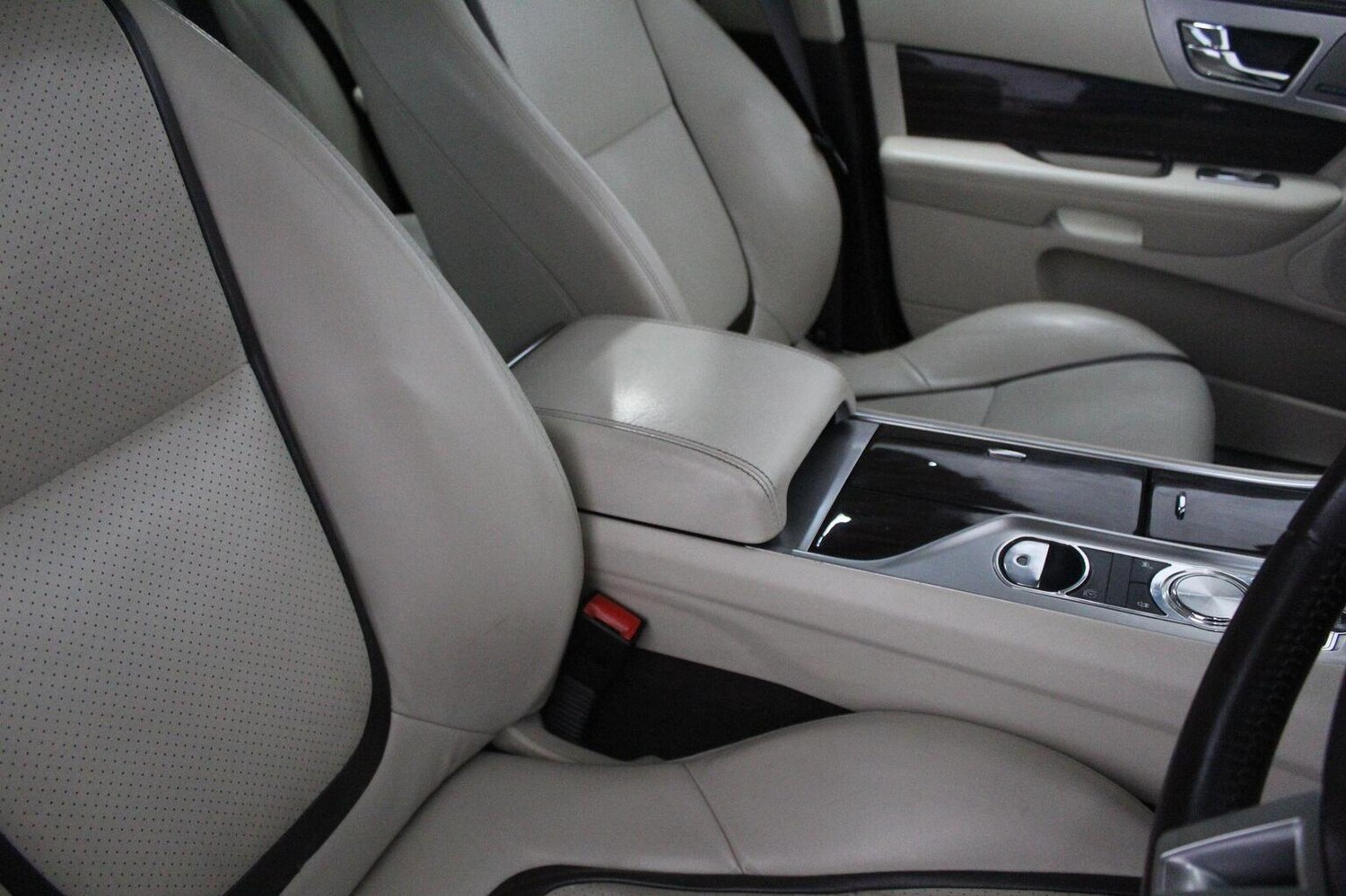 Used Jaguar XF 2015 for sale - 78213547: Photo 40
