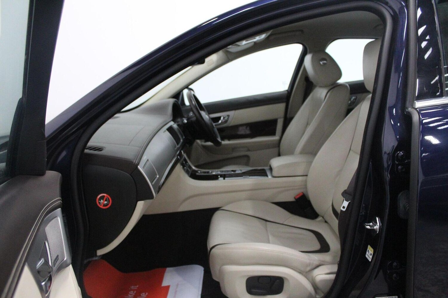 Used Jaguar XF 2015 for sale - 78213547: Photo 47